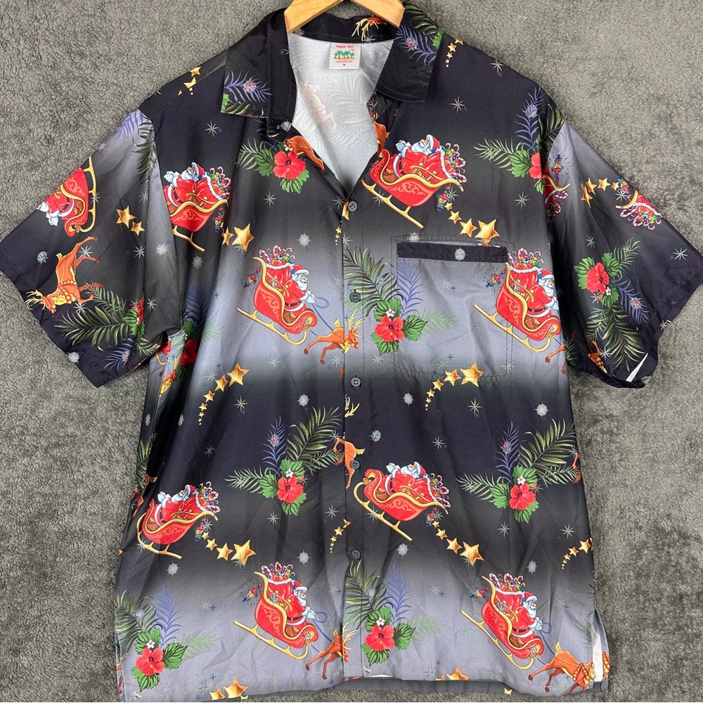 HAPPY BAY Hawaiian Christmas Short Sleeve Button Down Santa Reindeer Sz Medium